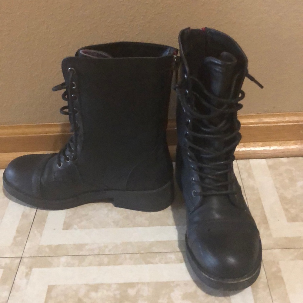 Boots - Picture 2 of 4